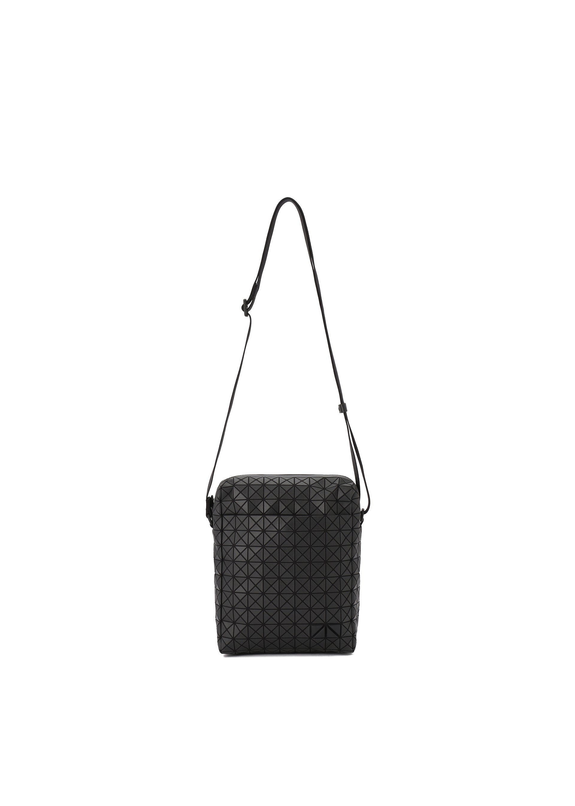 VOYAGER Shoulder Bag Matte Black | ISSEY MIYAKE ONLINE STORE UK