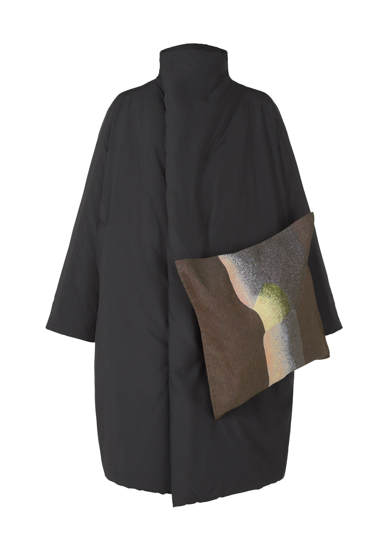 A product shot of the HOMME PLISSÉ ISSEY MIYAKE RB_STYLO BILLE CUSHION COAT coat in black (15).