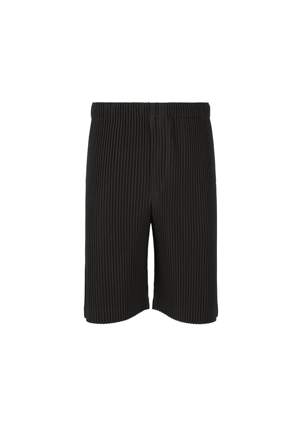 A product shot of the HOMME PLISSÉ ISSEY MIYAKE MC AUGUST shorts in black (15)