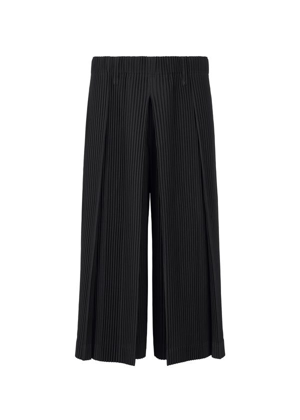 A product shot of the HOMME PLISSÉ ISSEY MIYAKE TAILORED PLEATS 1 shorts in black (15)