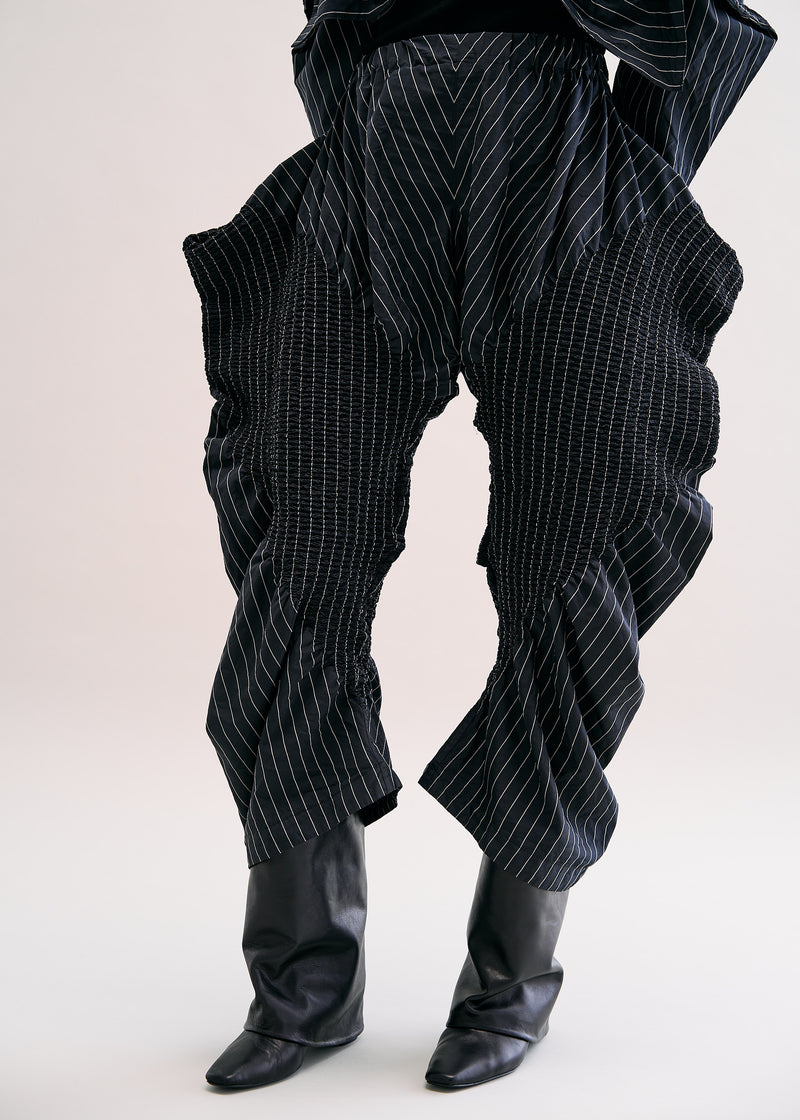 CONTRACTION Trousers Black-Hued