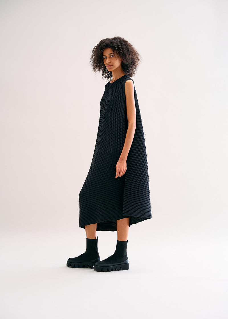 REITERATION PLEATS SOLID Dress Black | ISSEY MIYAKE ONLINE STORE UK