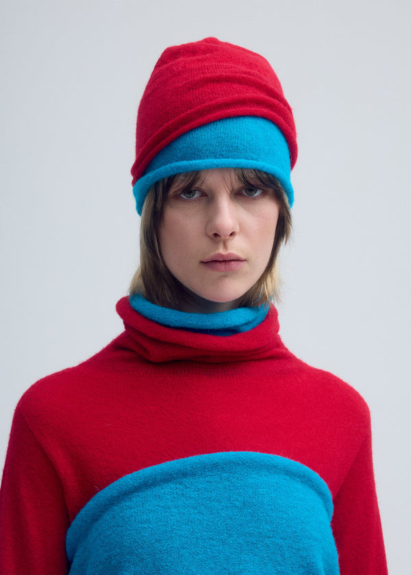 A model wears the ISSEY MIYAKE INTERPLAY BEANIE hat.