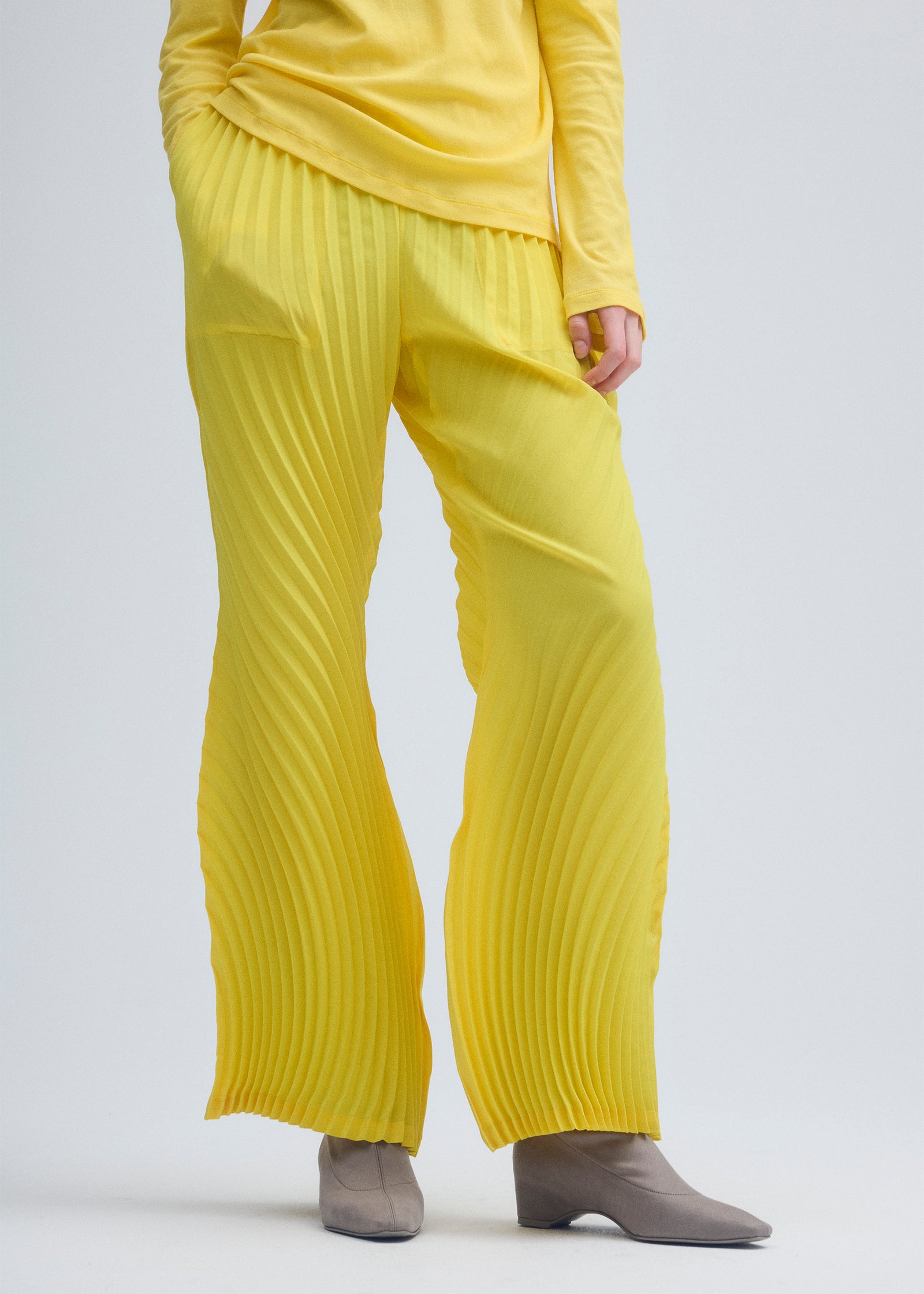 Yellow pleated pants hotsell