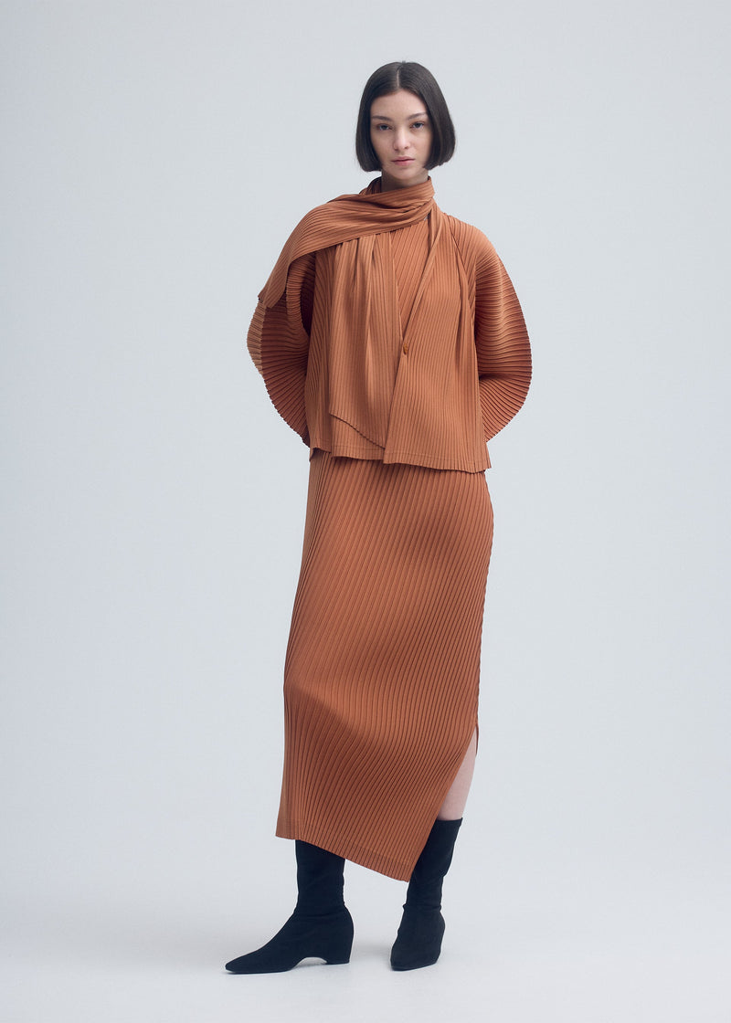 A model wears the ISSEY MIYAKE VIGOR PLEATS SOLID cardigan.