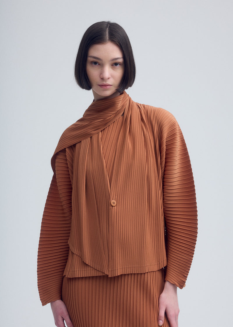 A model wears the ISSEY MIYAKE VIGOR PLEATS SOLID cardigan.