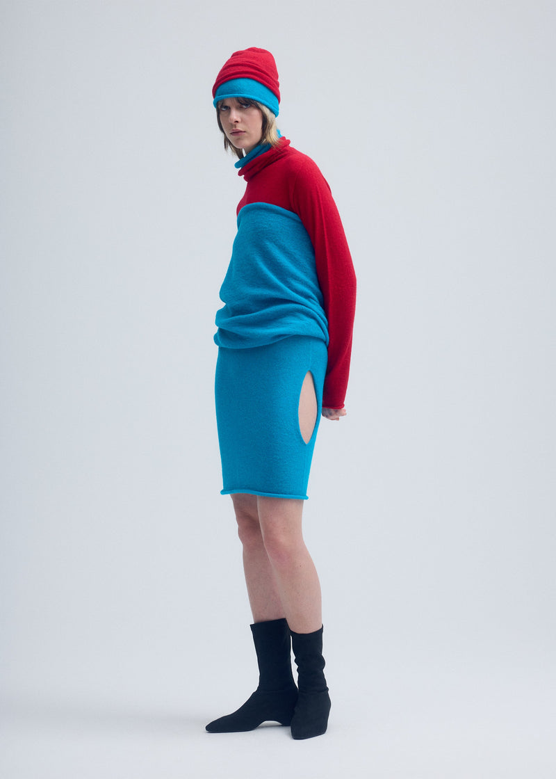 A model wears the ISSEY MIYAKE INTERPLAY tunic.