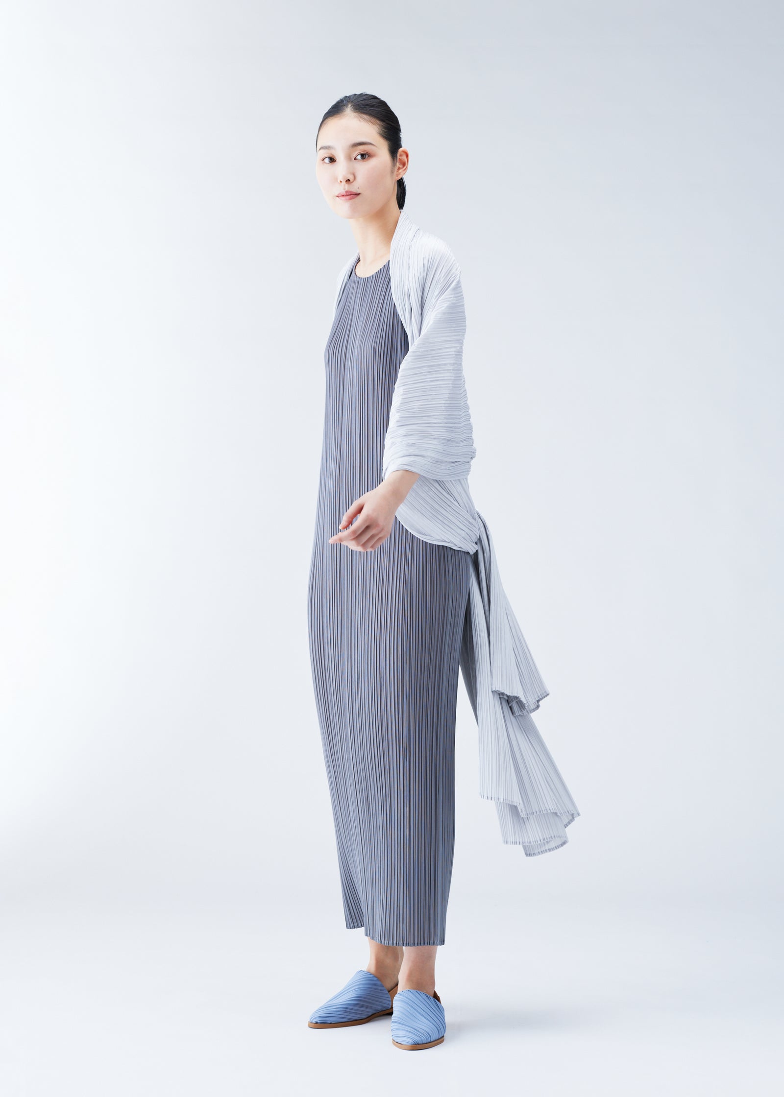 BASIC MADAME-T Stole White | ISSEY MIYAKE ONLINE STORE UK
