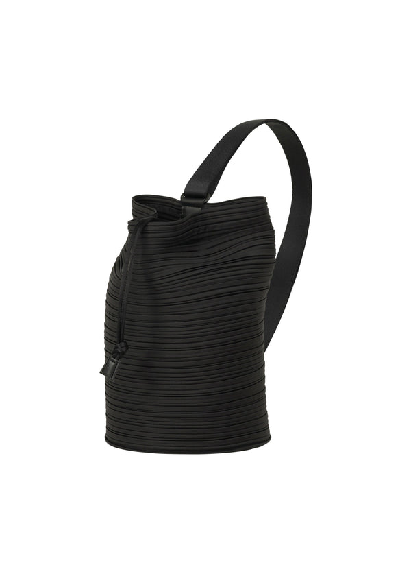 A product shot of the PLEATS PLEASE ISSEY MIYAKE WARP PLEATS BAG bag in black (15).