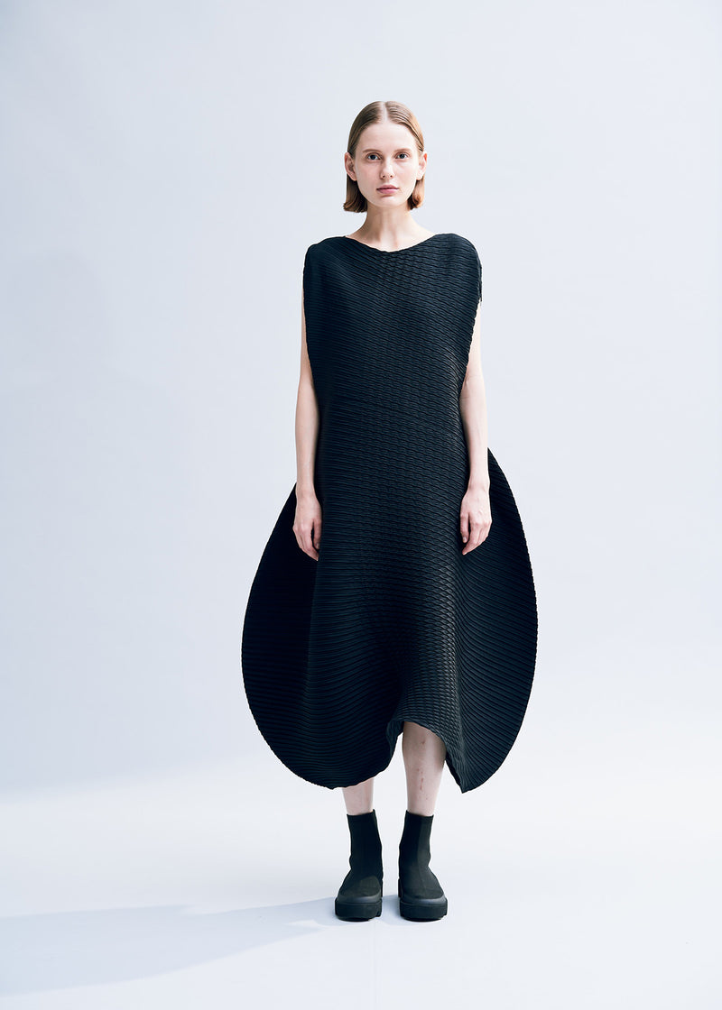 CONCRETION PLEATS Dress Black