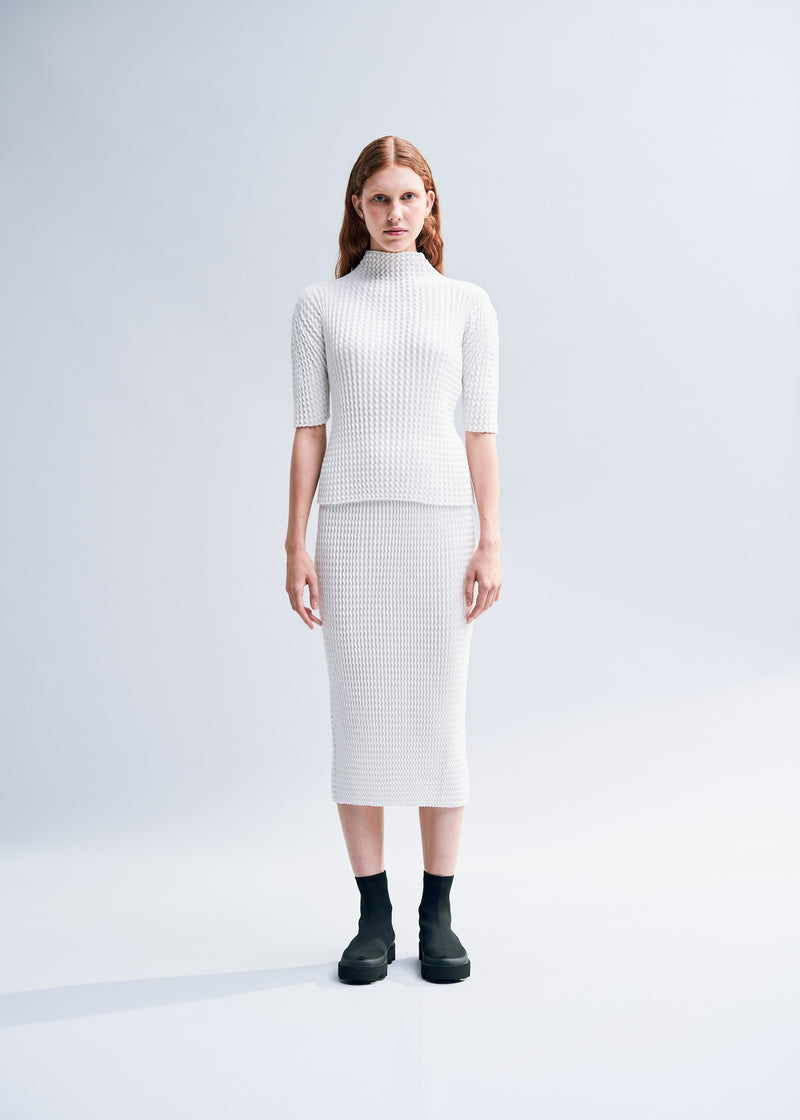 SPONGY BK/WT-36 Top White | ISSEY MIYAKE ONLINE STORE UK