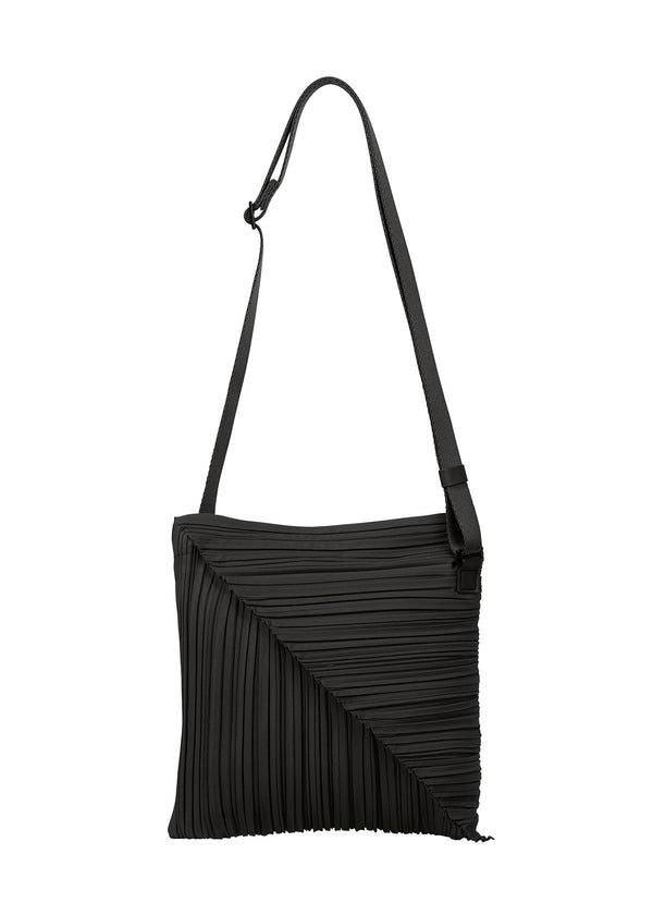 DIAGONAL PLEATS BAG Bag Black | ISSEY MIYAKE ONLINE STORE UK